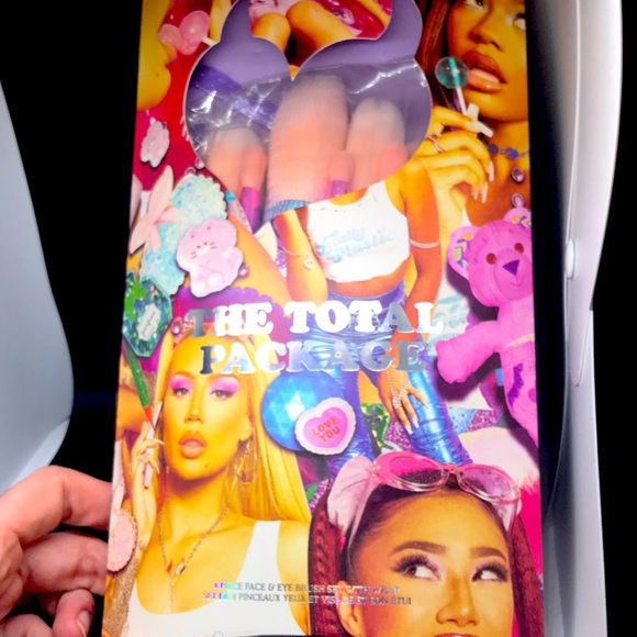 💜🆕BH Cosmetics x Iggy Azalea The Total Package 8 Piece Brush Set & Holder!BN💜 - Picture 3 of 9